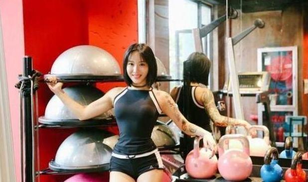 维基体育app95后女生健身照片吸粉网友网友：太美了练习这项运动很重要