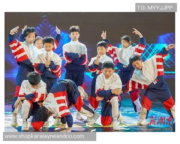 南京街舞队荣登全国街舞团队协作排行榜第十名展现实力与风采 南京街舞队荣登全国街舞团队协作排行榜第十名展现实力与风采