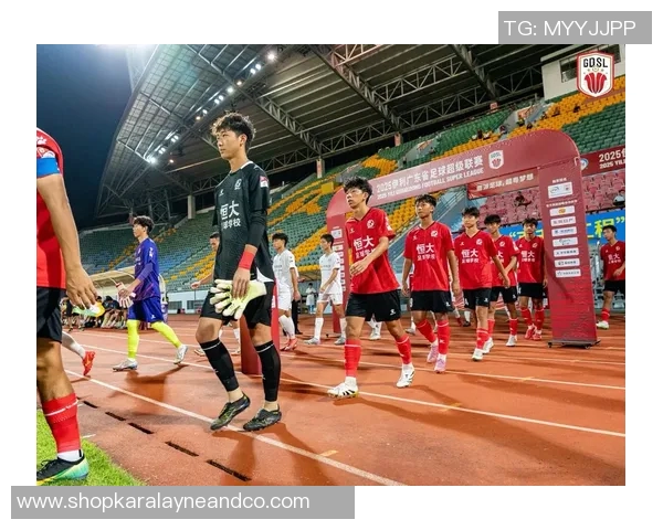 广州足球队边路渗透战术解析与实践探讨 广州足球队边路渗透战术解析与实践探讨